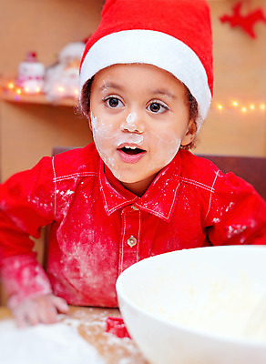 포토 JPG 해외이미지 백인 전통 행복 어린이 음식 크리스마스 겨울 놀이 탁자 새해 요리 한명 사람 소년 장식 빨간색 산타클로스 쿠키 주방 기쁨 축하 아기 굽기 준비 반죽 만들기 밀가루 해외202004 해외포토 서양인 1 계절 기념일 남자 감정 컬러 가구 컨셉 모션 디저트 가루 구이 파일형식