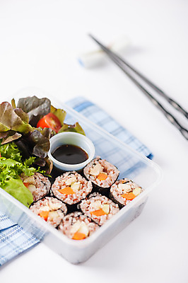 포토 JPG 해외이미지 전통 음식 백그라운드 컨셉 재료 밥 건강 돼지고기 요리 동양인 사람없음 상자 갈색 주방 식당 일본 요리사 식사 저녁식사 치킨 초밥 신선 해조류 클래식 고급 맛 그릴 준비 롤 두부 내추럴 점심식사 스타일 맛있는 해외202004 해외포토 직업 아시아 컬러 주방용품 육류 인종 상점 해양식물 닭고기요리 일본음식 파일형식