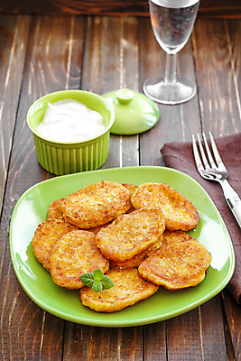 포토 JPG 해외이미지 접시 열매 음식 오렌지 부분 탁자 아침 디저트 요리 사람없음 목재 갈색 식사 저녁식사 어둠 시골 뜨거움 황금 달콤 맛 아침식사 굽기 민트 묘사 서빙 칼로리 팬케이크 점심식사 핸드메이드 크레이프 맛있는 해외202004 두드리기 해외포토 주간 나무 식물 식기 컬러 가구 컨셉 과일 재료 모션 케이크 구이 허브 파일형식