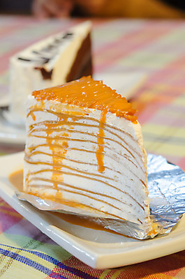 포토 JPG 해외이미지 접시 음식 조각 디저트 사람없음 케이크 추위 흰색 달콤 굽기 크림 채찍 핸드메이드 크레이프 해외202004 해외포토 식기 컬러 맛 구이 파일형식