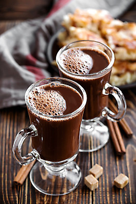 포토 JPG 해외이미지 커피 음료 음식 백그라운드 겨울 유리 탁자 디저트 따뜻함 사람없음 컵 갈색 쿠키 케이크 초콜릿 거품 가을 뜨거움 액체 달콤 코코아 카카오 맛있는 해외202004 해외포토 식기 계절 컬러 가구 재질 맛 파일형식