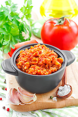 포토 JPG 해외이미지 전통 접시 음식 토마토 채소 재료 고추 탁자 멕시코 파슬리 마늘 요리 사람없음 목재 빨간색 초록색 주방 식사 흰색 신선 뜨거움 양념 조미료 사발 맛 상품 케첩 먹기 향신료 유기농 매움 반죽 후추 살사댄스 스페인어 채식주의자 핸드메이드 맛있는 해외202004 해외포토 나무 식기 웰빙 컬러 가구 컨셉 북아메리카 모션 춤 사기그릇 소스_음식 채식 향미료 파일형식