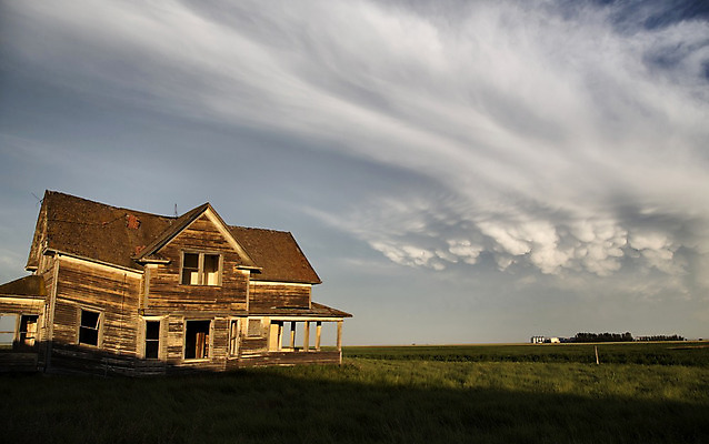 포토 JPG 해외이미지 구름 자연 하늘 날씨 풍경 사람없음 야외 건물 여름 어둠 위험 버리기 장면 폭풍 내추럴 뇌우 폭풍우 해외202004 해외포토 자연요소 건축물 계절 컨셉 모션 비_날씨 자연재해 생태계 파일형식