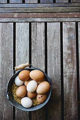 포토 JPG 해외이미지 음식 건강 사람없음 갈색 계란 신선 상품 양동이 유기농 날것 내추럴 해외202004 해외포토 웰빙 컬러 알 파일형식