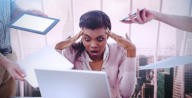 포토 JPG 해외이미지 손 디자인 응시 여자 회사 스트레스 한명 들기 20대 성인 신체부위 30대 노트북 스마트폰 태블릿 사무실 비즈니스우먼 동료 주기 문서 업무과다 손짚기 해외202004 해외포토 1 시선 비즈니스 관계 모션 사람 손짓 청년 장년 전자제품 핸드폰 스마트기기 업무 직장인 파일형식