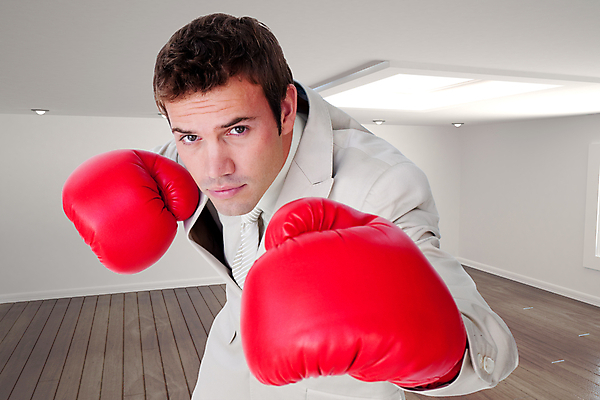 포토 JPG 해외이미지 백인 남자 포즈 비즈니스 한명 정장 20대 계단 경쟁 분노 비즈니스맨 단계 때리기 업그레이드 성인남자한명만 해외202004 해외포토 서양인 1 옷 감정 컨셉 모션 사람 청년 직장인 남자한명만 성인남자만 파일형식