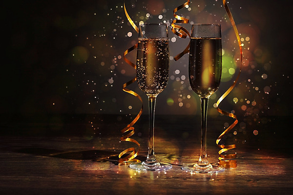 포토 JPG 해외이미지 디자인 기념일 행복 리본 음료 백그라운드 크리스마스 겨울 검은배경 새로움 기념 선물 사랑 사람없음 빛 상자 파티 축제 낭만 축하 알코올 샴페인 샴페인잔 해외202004 해외포토 계절 감정 컨셉 술잔 주류 이벤트 검은색 파일형식