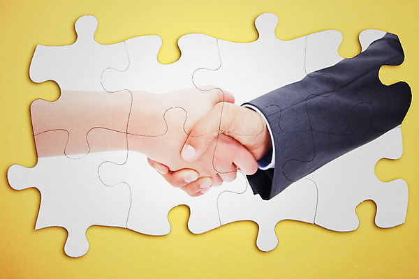 포토 JPG 해외이미지 손 조각 백그라운드 회사 비즈니스 성공 협력 노동자 악수 신체부위 컴퓨터그래픽 금융 사무실 믿음 디지털 거래 흰색 인사 비즈니스맨 비즈니스우먼 퍼즐 계약 경영 동의 해외202004 해외포토 직업 여자 남자 감정 컬러 컨셉 사람 손짓 그래픽 경제 예절 직장인 파일형식