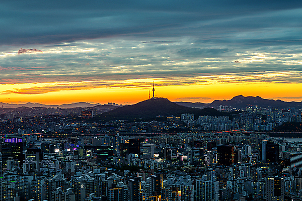 포토 JPG 구름 야경 하늘 서울 한국 빌딩 사람없음 야외 도시풍경 노을 도시 남산 남산타워 강남 국내여행 전경 국내포토 자연요소 아시아 여행 풍경 건물 야간 랜드마크 파일형식 탑뷰 풍경_경치