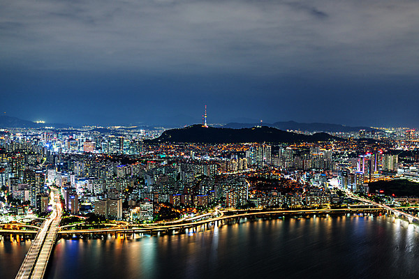포토 JPG 구름 야경 하늘 서울 한국 사람없음 야외 건물 도시풍경 도시 한강 남산타워 국내여행 마포대교 전경 국내포토 자연요소 건축물 아시아 여행 풍경 다리_건축물 야간 남산 랜드마크 파일형식 탑뷰 풍경_경치
