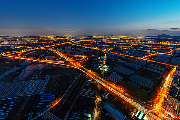 포토 JPG 구름 도로 야경 하늘 한국 사람없음 야외 빛 도시풍경 도시 경기도 국내여행 궤적 신도시 일산 전경 국내포토 자연요소 아시아 길 여행 교통시설 풍경 야간 파일형식 탑뷰 풍경_경치