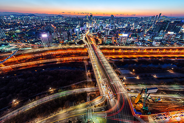 포토 JPG 도로 야경 서울 한국 빌딩 사람없음 야외 하이앵글 도시풍경 도시 국내여행 궤적 여의도 가교 전경 국내포토 건축물 아시아 길 뷰포인트 여행 교통시설 풍경 건물 야간 파일형식 탑뷰 풍경_경치