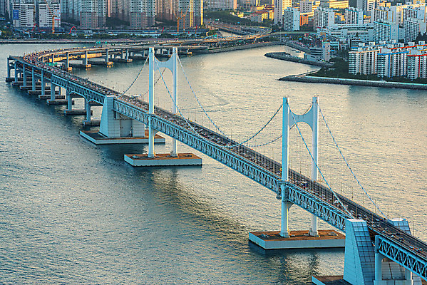 포토 JPG 주간 한국 풍경 사람없음 야외 건물 도시풍경 노을 도시 부산 광안대교 광안리해수욕장 국내여행 전경 국내포토 자연요소 건축물 아시아 여행 다리_건축물 해수욕장 파일형식 탑뷰
