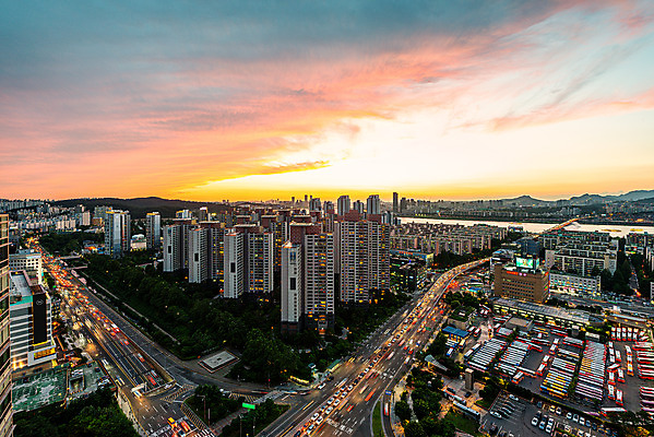 포토 JPG 구름 야경 하늘 서울 한국 사람없음 야외 도시풍경 노을 도시 고속버스 고속버스터미널 국내여행 반포대교 전경 국내포토 자연요소 아시아 여행 버스 풍경 다리_건축물 야간 버스터미널 파일형식 탑뷰 풍경_경치