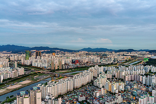 포토 JPG 주간 구름 하늘 아파트 서울 한국 풍경 사람없음 야외 도시풍경 도시 목동 국내여행 전경 국내포토 자연요소 아시아 여행 주택 파일형식 탑뷰