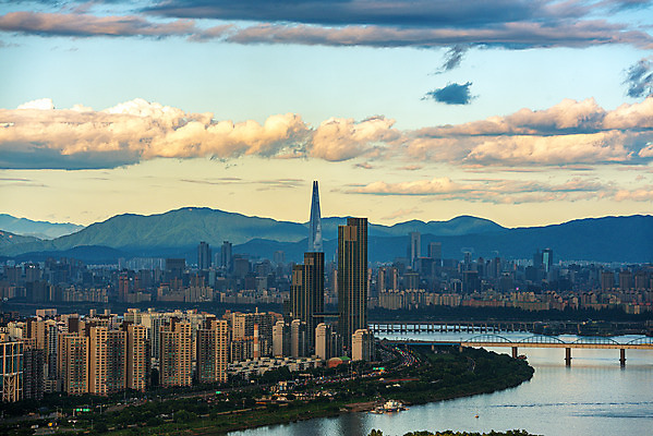 포토 JPG 주간 구름 하늘 서울 한국 풍경 빌딩 사람없음 야외 도시풍경 도시 한강 국내여행 전경 국내포토 자연요소 아시아 여행 건물 랜드마크 파일형식 탑뷰