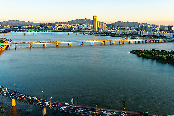 포토 JPG 주간 서울 한국 풍경 사람없음 야외 도시풍경 도시 한강 국내여행 마포대교 여의도 전경 강변북로 국내포토 자연요소 아시아 여행 다리_건축물 랜드마크 파일형식 탑뷰 고속화도로