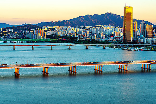 포토 JPG 주간 서울 한국 풍경 사람없음 야외 도시풍경 도시 한강 국내여행 마포대교 여의도 전경 강변북로 국내포토 자연요소 아시아 여행 다리_건축물 랜드마크 파일형식 탑뷰 고속화도로