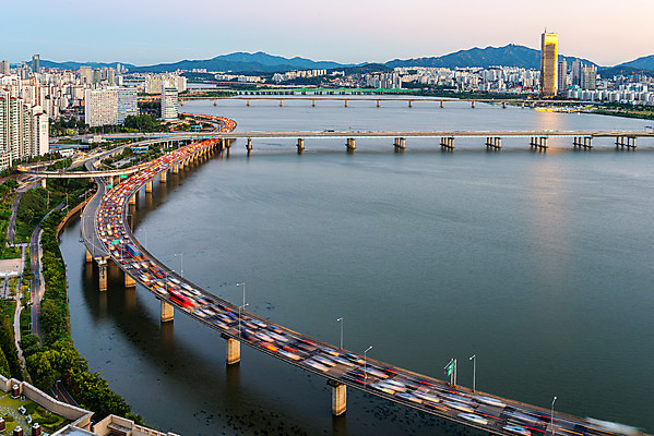 포토 JPG 주간 서울 한국 풍경 사람없음 야외 도시풍경 도시 한강 국내여행 마포대교 여의도 전경 강변북로 국내포토 자연요소 아시아 여행 다리_건축물 랜드마크 파일형식 탑뷰 고속화도로
