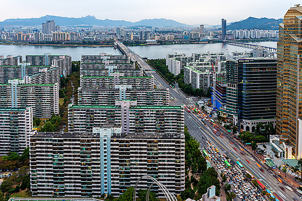 포토 JPG 주간 서울 한국 풍경 빌딩 사람없음 야외 건물 도시풍경 도시 교차로 국내여행 잠실대교 잠실 전경 국내포토 자연요소 건축물 아시아 길 여행 다리_건축물 파일형식 탑뷰