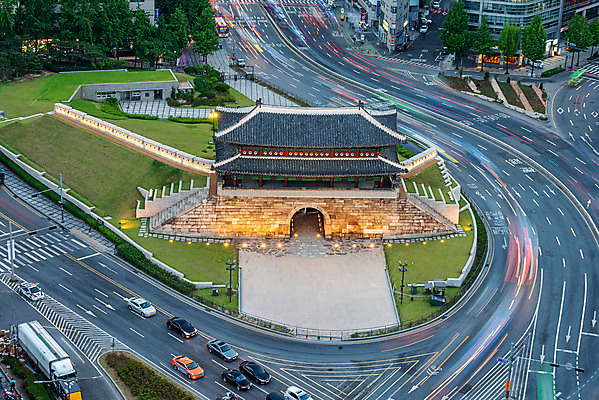 포토 JPG 주간 도로 서울 한국 풍경 사람없음 야외 도시풍경 도시 숭례문 국내여행 궤적 전경 국내포토 자연요소 아시아 길 여행 교통시설 랜드마크 파일형식 탑뷰