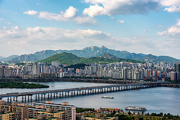 포토 JPG 주간 구름 하늘 서울 한국 풍경 빌딩 사람없음 야외 건물 도시풍경 도시 한강 국내여행 마포대교 여의도 전경 국내포토 자연요소 건축물 아시아 여행 다리_건축물 랜드마크 파일형식 탑뷰