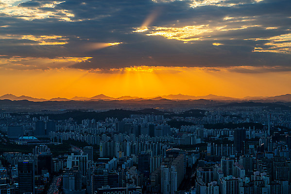 포토 JPG 구름 하늘 서울 한국 풍경 빌딩 사람없음 야외 건물 도시풍경 일몰 도시 목동 국내여행 여의도 전경 국내포토 자연요소 건축물 아시아 여행 노을 파일형식 탑뷰