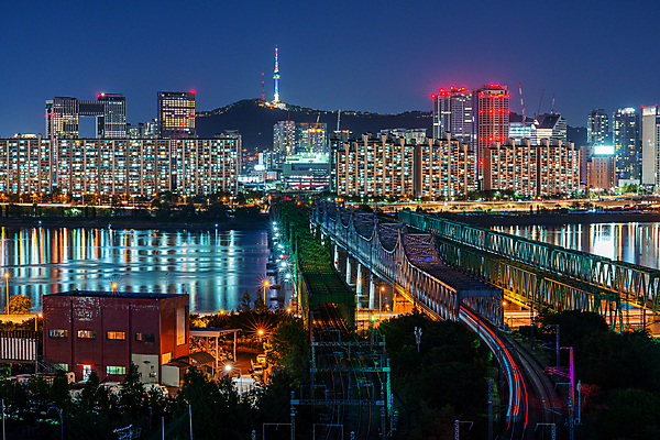 포토 JPG 야경 서울 한국 빌딩 사람없음 야외 건물 도시풍경 도시 한강 남산타워 국내여행 한강철교 전경 국내포토 건축물 아시아 여행 풍경 다리_건축물 야간 남산 랜드마크 파일형식 탑뷰 풍경_경치