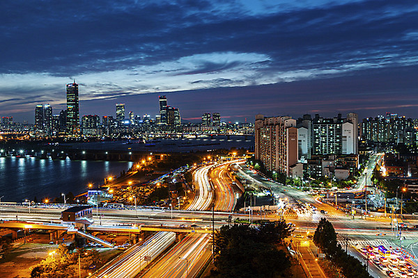 포토 JPG 야경 하늘 서울 한국 빌딩 사람없음 야외 도시풍경 도시 한강 국내여행 궤적 여의도 용산 전경 국내포토 아시아 여행 풍경 건물 야간 랜드마크 파일형식 탑뷰 풍경_경치