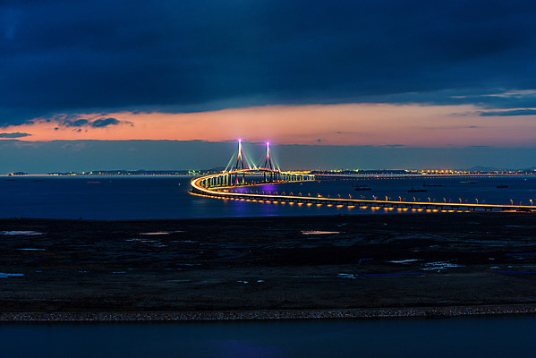 포토 JPG 구름 바다 야경 하늘 한국 사람없음 야외 빛 도시풍경 도시 인천 국내여행 인천대교 전경 국내포토 자연요소 아시아 여행 풍경 다리_건축물 야간 파일형식 탑뷰 풍경_경치