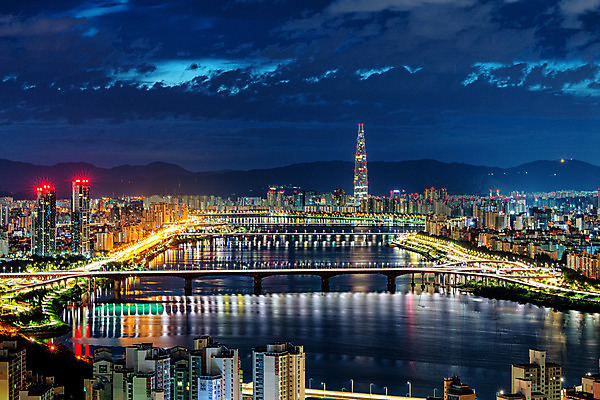 포토 JPG 구름 야경 하늘 서울 한국 사람없음 야외 도시풍경 새벽 도시 한강 국내여행 매봉산 전경 국내포토 자연요소 아시아 여행 산 풍경 야간 랜드마크 파일형식 탑뷰 풍경_경치