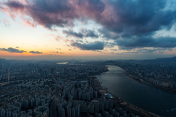 포토 JPG 주간 구름 하늘 서울 한국 풍경 사람없음 야외 도시풍경 도시 한강 국내여행 전경 국내포토 자연요소 아시아 여행 랜드마크 파일형식 탑뷰