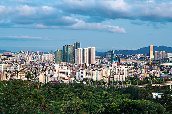 포토 JPG 주간 구름 하늘 서울 한국 풍경 빌딩 사람없음 야외 건물 도시풍경 도시 국내여행 하늘공원 전경 국내포토 자연요소 건축물 공원 아시아 여행 파일형식 탑뷰