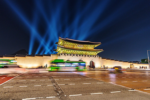 포토 JPG 한국문화 도로 야경 조명 버스 서울 사람없음 야외 도시풍경 도시 경복궁 광화문 국내여행 궤적 전경 국내포토 동양문화 길 육상교통 여행 교통시설 대중교통 한국 풍경 궁전 야간 랜드마크 파일형식 탑뷰 풍경_경치