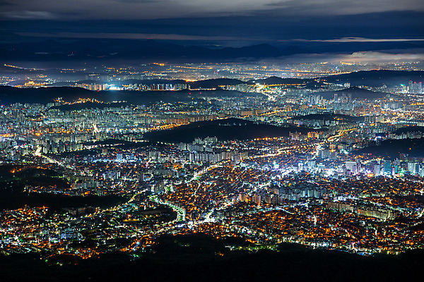 포토 JPG 야경 서울 한국 사람없음 야외 건물 빛 도시풍경 새벽 도시 운해 국내여행 북한산 전경 국내포토 자연요소 건축물 아시아 여행 산 풍경 야간 파일형식 탑뷰 고양 구름_자연 풍경_경치