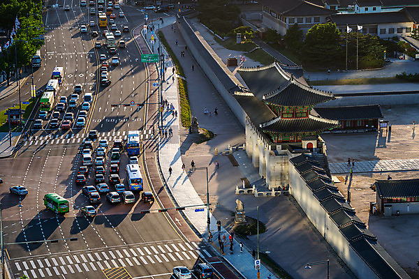 포토 JPG 주간 한국문화 도로 자동차 버스 서울 풍경 사람없음 야외 도시풍경 도시 경복궁 광화문 국내여행 전경 국내포토 자연요소 동양문화 길 육상교통 여행 교통시설 대중교통 한국 궁전 랜드마크 파일형식 탑뷰