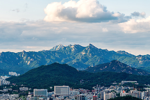 포토 JPG 주간 구름 하늘 산 서울 한국 풍경 사람없음 야외 도시풍경 도시 국내여행 북한산 전경 국내포토 자연요소 아시아 여행 파일형식 탑뷰 고양