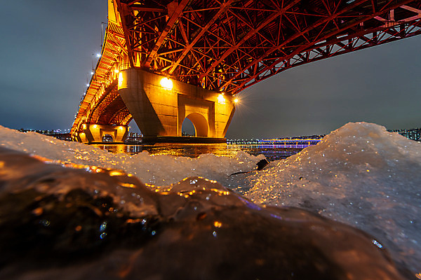 포토 JPG 겨울 야경 서울 한국 사람없음 야외 도시풍경 얼음 추위 도시 한강 국내여행 성수대교 가교 전경 국내포토 자연요소 건축물 계절 아시아 여행 풍경 다리_건축물 야간 랜드마크 파일형식 탑뷰 풍경_경치
