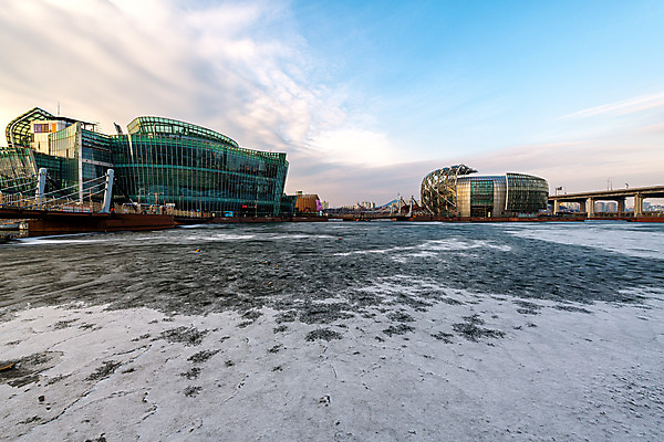포토 JPG 주간 구름 겨울 하늘 서울 한국 풍경 사람없음 야외 도시풍경 얼음 추위 도시 한강 국내여행 세빛섬 전경 국내포토 자연요소 계절 아시아 섬 여행 랜드마크 파일형식 탑뷰