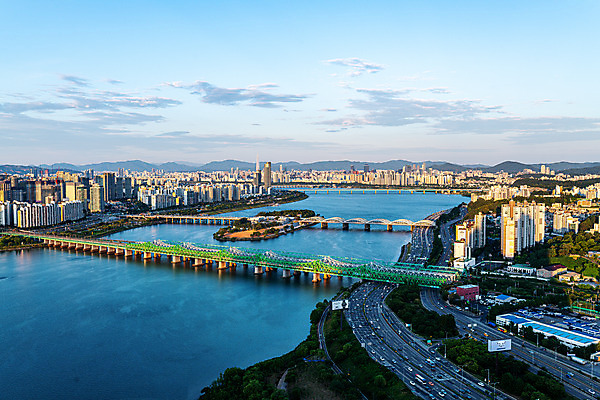 포토 JPG 구름 야경 하늘 서울 한국 사람없음 야외 도시풍경 도시 국내여행 올림픽대로 퇴근길 한강다리 한강대교 한강철교 가교 전경 국내포토 자연요소 건축물 아시아 여행 풍경 다리_건축물 야간 한강 퇴근 파일형식 탑뷰 풍경_경치
