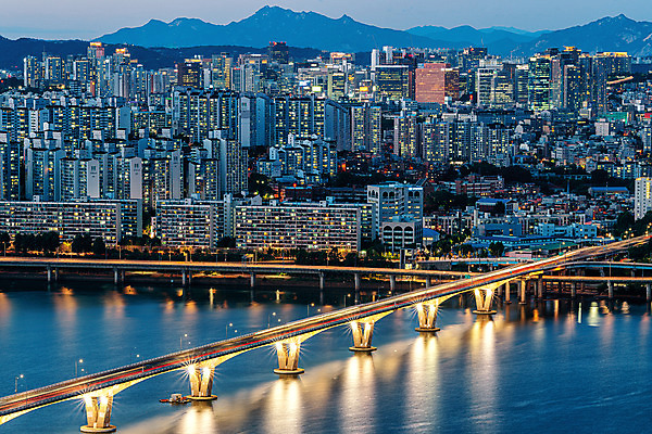 포토 JPG 야경 서울 한국 빌딩 사람없음 야외 건물 도시풍경 도시 한강 국내여행 용산 원효대교 한강다리 가교 전경 국내포토 건축물 아시아 여행 풍경 다리_건축물 야간 랜드마크 파일형식 탑뷰 풍경_경치