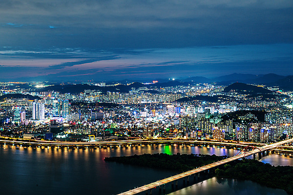포토 JPG 구름 야경 하늘 서울 한국 빌딩 사람없음 야외 건물 도시풍경 도시 한강 국내여행 밤섬 서강대교 가교 전경 국내포토 자연요소 건축물 아시아 섬 여행 풍경 다리_건축물 야간 랜드마크 여의도 파일형식 탑뷰 풍경_경치