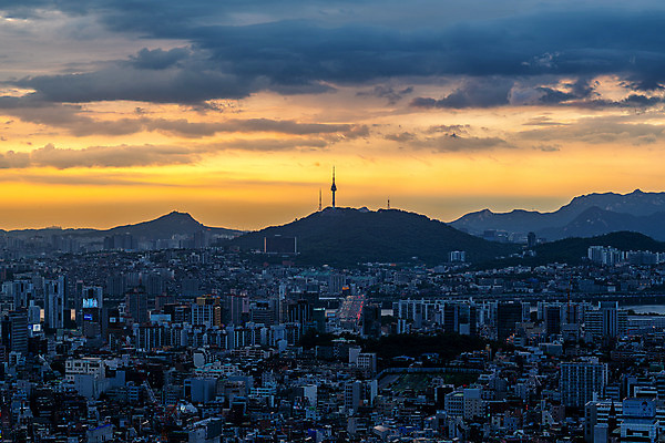 포토 JPG 구름 하늘 서울 한국 풍경 빌딩 사람없음 야외 건물 도시풍경 일몰 도시 남산타워 강남 국내여행 전경 국내포토 자연요소 건축물 아시아 여행 노을 남산 파일형식 탑뷰
