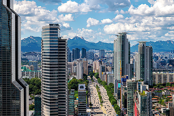 포토 JPG 주간 구름 하늘 서울 한국 풍경 빌딩 사람없음 야외 건물 도시풍경 맑음 고층빌딩 도시 발전 강남 국내여행 전경 영동대로 국내포토 자연요소 건축물 아시아 도로 여행 컨셉 날씨 파일형식 탑뷰