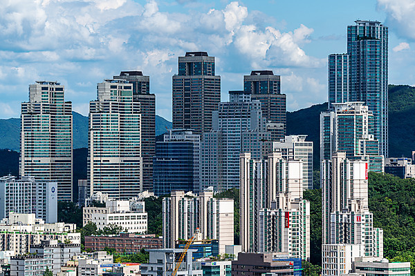 포토 JPG 주간 구름 하늘 서울 한국 풍경 빌딩 사람없음 야외 건물 도시풍경 고층빌딩 도시 발전 강남 국내여행 전경 국내포토 자연요소 건축물 아시아 여행 컨셉 파일형식 탑뷰