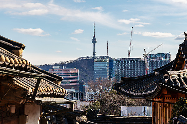 포토 JPG 주간 구름 한국문화 하늘 한옥 서울 풍경 빌딩 사람없음 야외 도시풍경 한옥마을 남산타워 국내여행 북촌 전경 국내포토 자연요소 동양문화 한국전통 여행 고건축 한국 건물 마을 도시 남산 파일형식 탑뷰