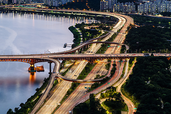 포토 JPG 도로 야경 자동차 서울 한국 사람없음 야외 도시풍경 국내여행 궤적 성수대교 퇴근길 한강다리 전경 강변북로 국내포토 아시아 길 육상교통 여행 교통시설 풍경 다리_건축물 도시 야간 한강 퇴근 파일형식 탑뷰 고속화도로 풍경_경치