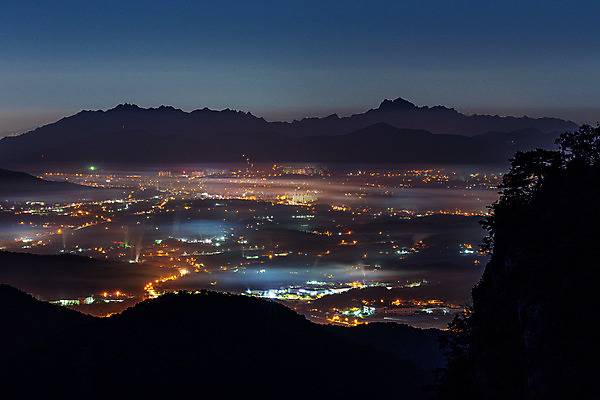 포토 JPG 야경 산 한국 사람없음 야외 도시풍경 새벽 도시 운해 국내여행 북한산 의정부 파주 전경 감악산 국내포토 자연요소 아시아 여행 풍경 야간 경기도 파일형식 탑뷰 고양 구름_자연 풍경_경치