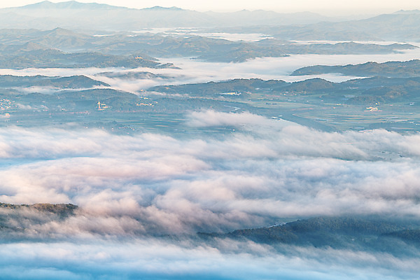 포토 JPG 구름 아침 한국 풍경 사람없음 야외 도시풍경 일출 새벽 경기도 운해 국내여행 파주 전경 감악산 국내포토 주간 자연요소 아시아 여행 산 노을 도시 파일형식 탑뷰 구름_자연