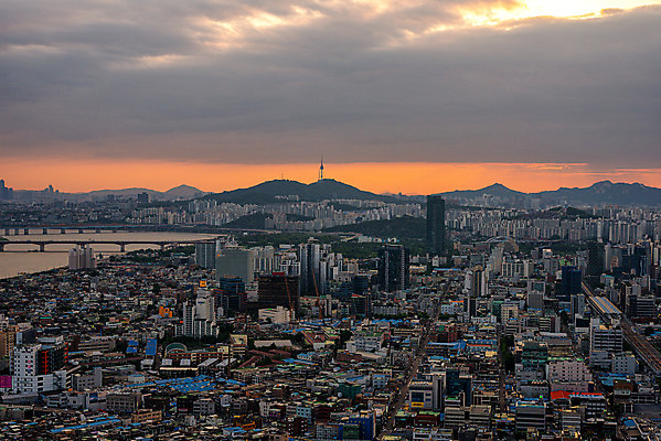 포토 JPG 구름 하늘 주택 서울 한국 풍경 빌딩 사람없음 야외 건물 도시풍경 일몰 국내여행 전경 국내포토 자연요소 건축물 아시아 여행 노을 도시 파일형식 탑뷰